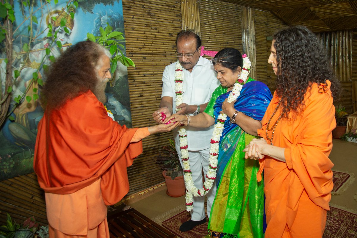 Such a joy to join @PujyaSwamiji in welcoming the Hon'ble @TripuraGovernor Shri N. Indrasena Reddy and his beautiful family home to @ParmarthNiketan last night for our sacred #GangaAarti on the banks of Mother Ganga. His 40 years of service to #Bharat is an inspiration to all!