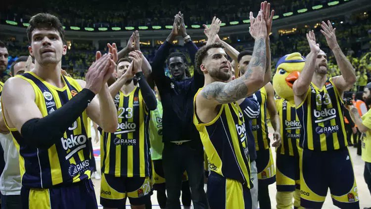 Euroleague tarihinde deplasmandaki 5. maçı kazanan ilk takım olarak Berlin'deki Final Four'a katılmaya hak kazanan Fenerbahçe Erkek Basketbol Takımını kutluyorum. Mücadelesi ve azmiyle şampiyonluğu hak eden Fenerbahçe Beko'ya Final Four eşleşmelerinde başarılar diliyorum.