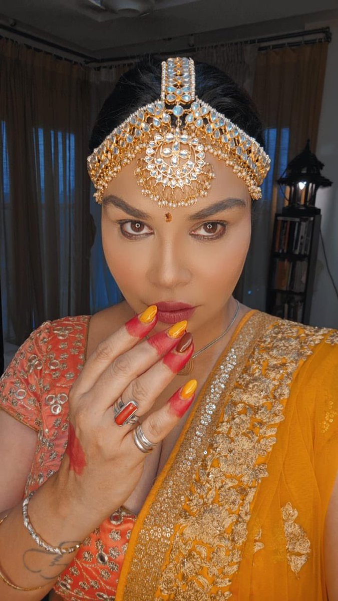 Some looks in Indian costume inspired  after watching  #heramandi #webseries #SanjayLeelaBhansali 

#indianlook #Classic #actorslife #kavitta