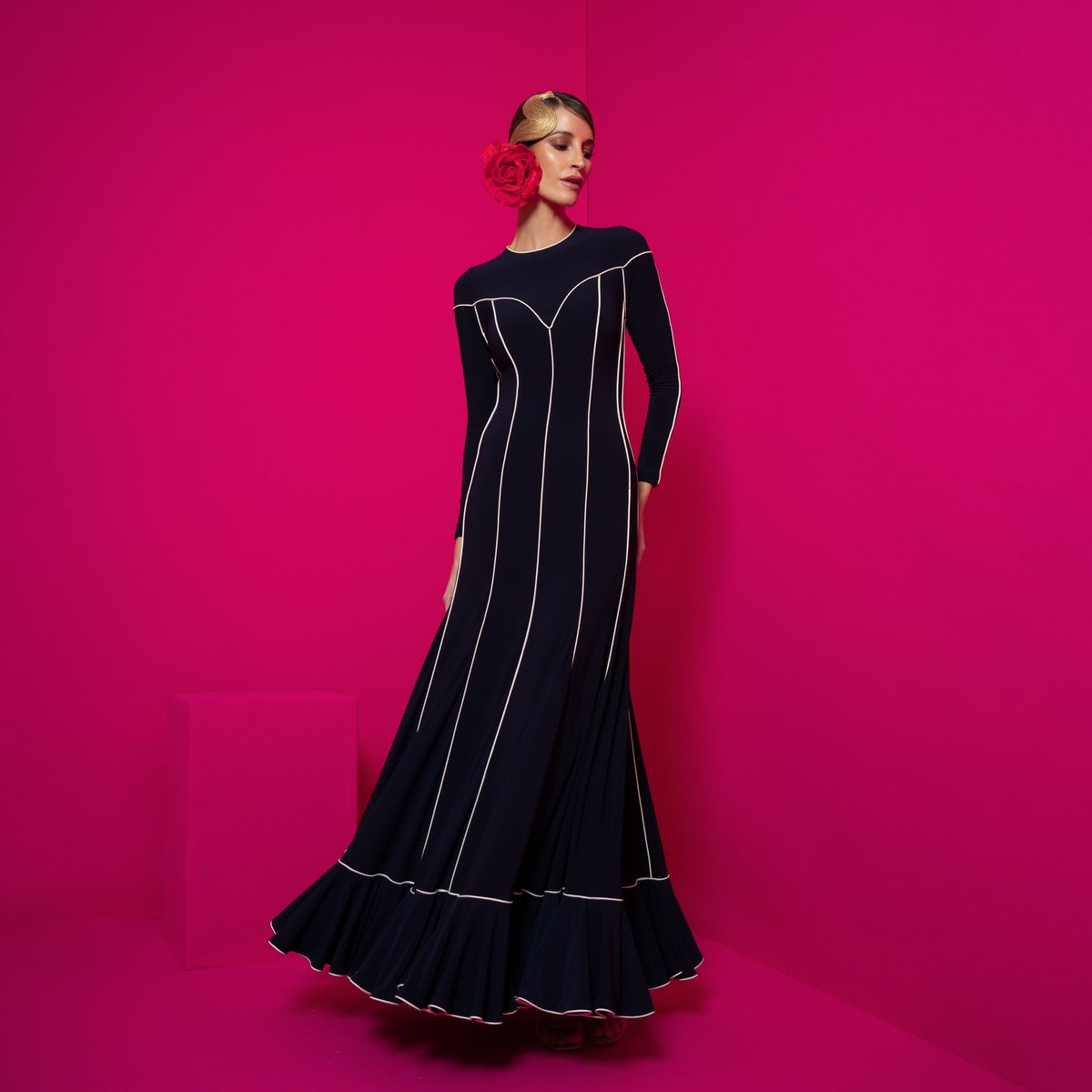 CORAL. 
Fotografiado en Sevilla por @ernestocastillofoto 

#CoralJoséHidalgo #ModaFlamenca #Moda #Artesanía #Coral #JoséHidalgo #Sevilla #FeriaDeSevilla #Feria2024 #NewCollection #Fashion #Style #Tendencia #Fiestasdeprimavera 
#SpanishFashion #ModaAndaluza