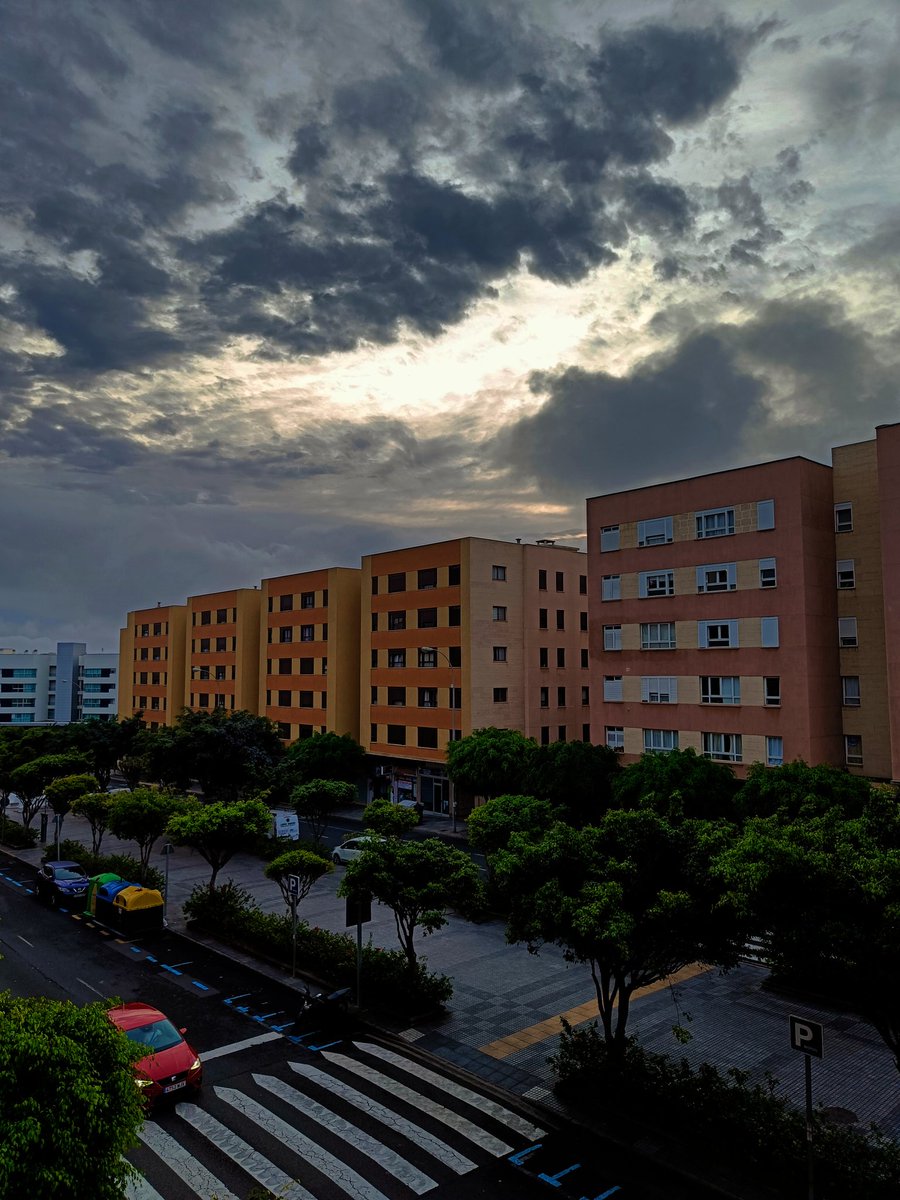 Amaneciendo ...
#goodmorning 
#laspalmasdegrancanaria 
#tiempo #meteo