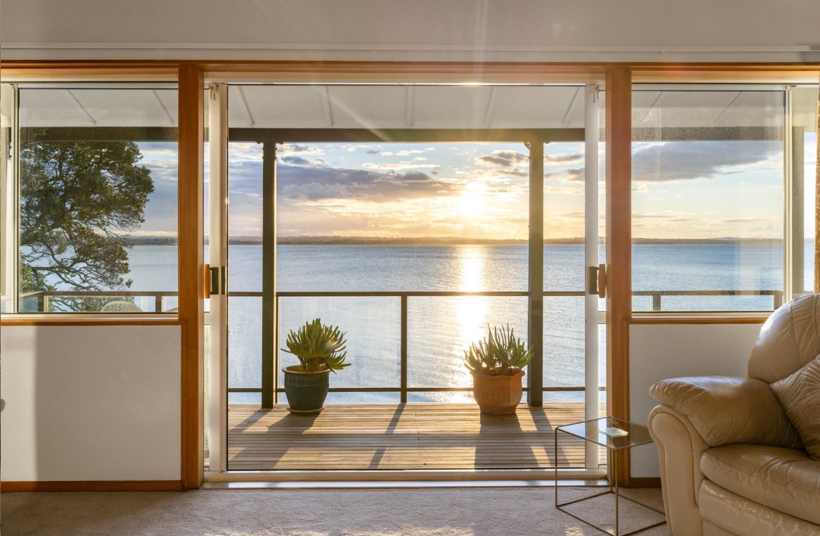 sellrealty's tweet photo. The ultimate coastal home!

Situated right on the waterfront with 1118m2 of land in a secluded location with its own beach right out front! 

Full details here https://t.co/xB97eYlaGF https://t.co/jhcU5wnXXS