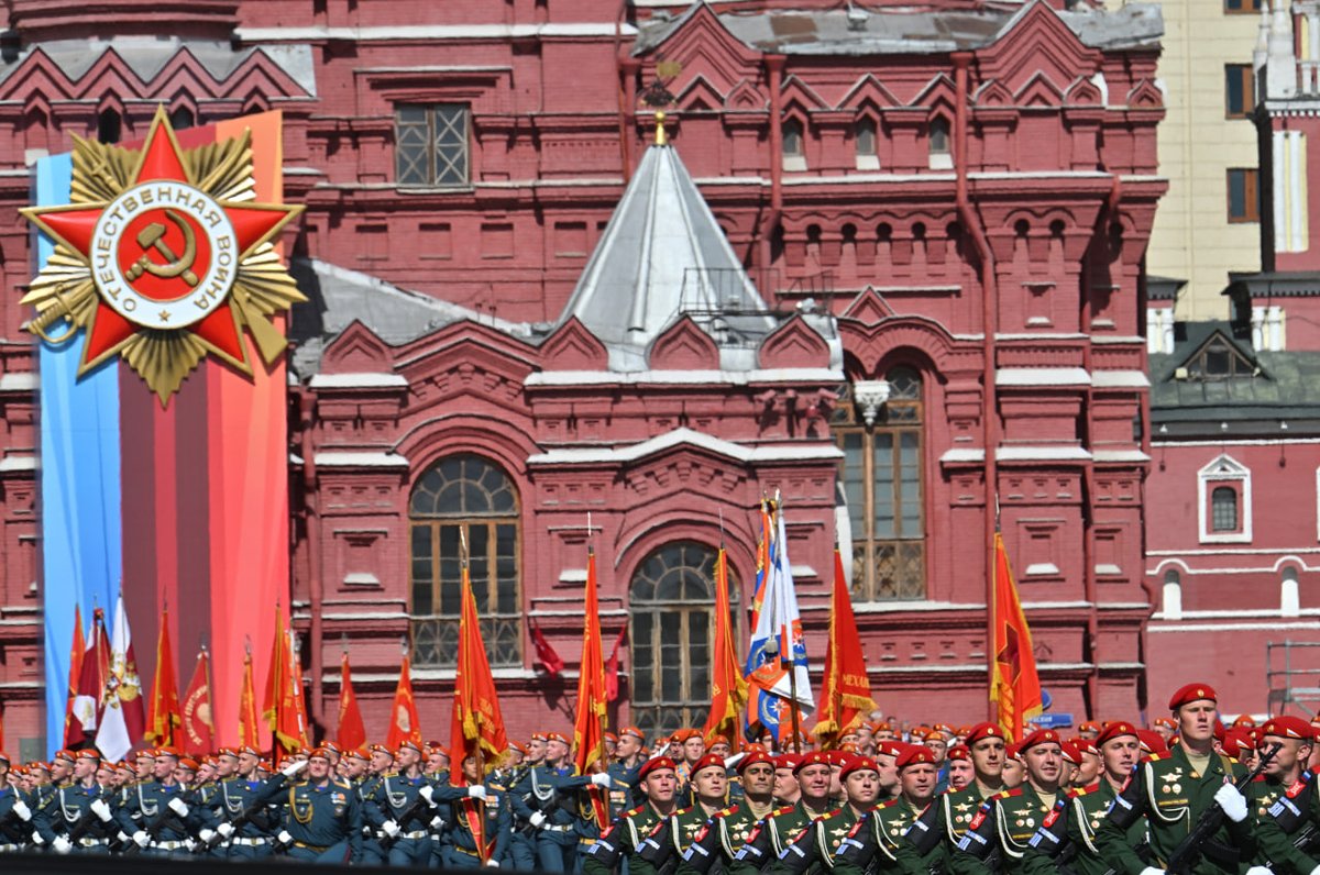 🔴 #EnVivo: La Plaza Roja de Moscú, corazón de la capital rusa, acoge el tradicional desfile militar que conmemora el 79º aniversario de la Victoria de la Unión Soviética en la Gran Guerra Patria sobre la Alemania nazi. 👉 ruptly.tv/event_route?li… 👉 vk.com/video-61174019…