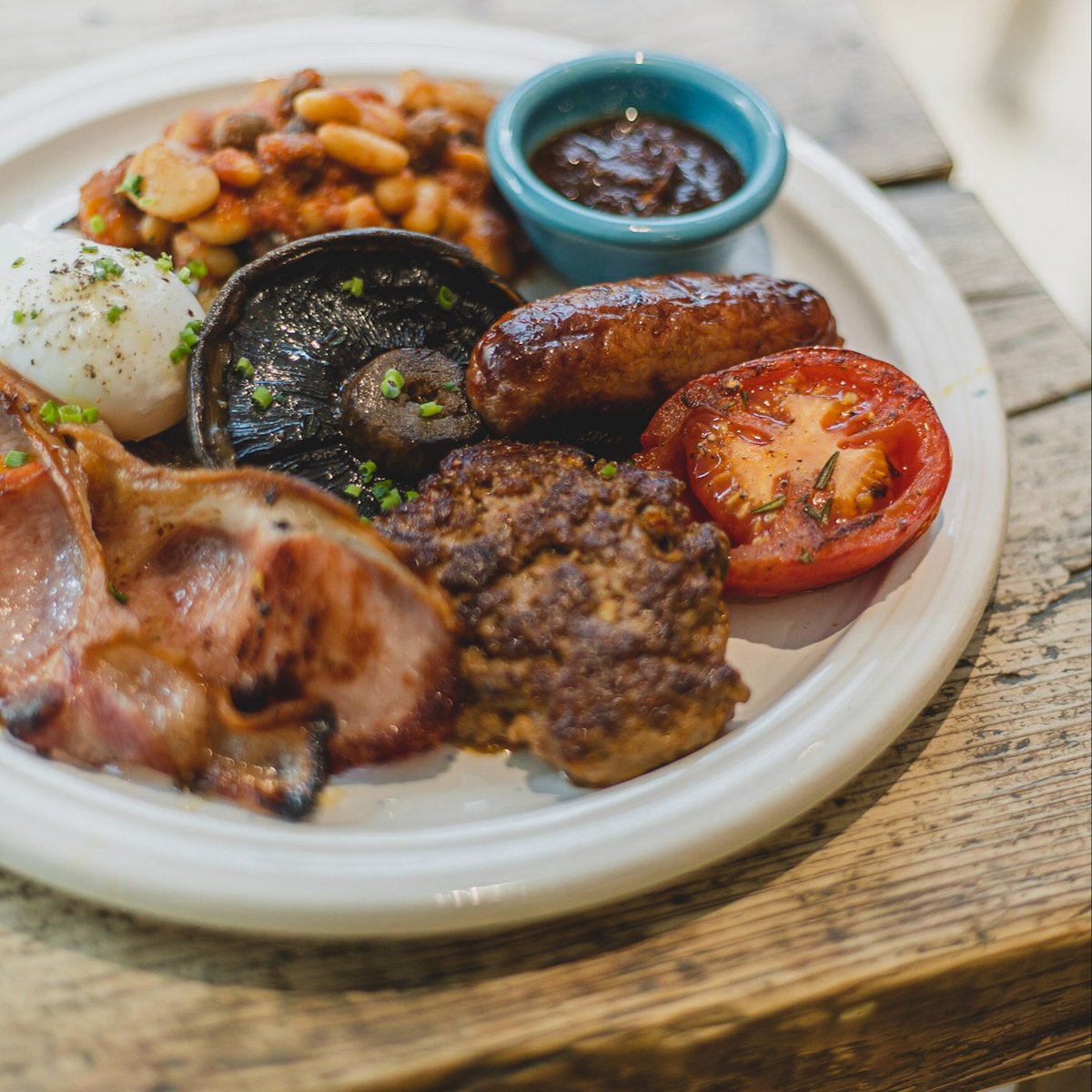 THE FULL CSONS 🍳🥓

Our menu wouldn't be complete without this dish, some people say its the best cooked best, we think it's pretty good too!

Come and try it - Breakfast is served every day 9-11.30 in Ludlow and Shrewsbury.