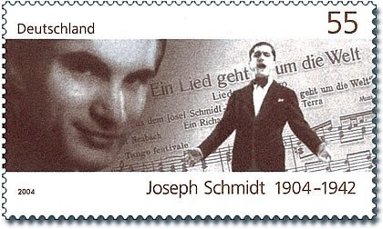 Am Vortag der Bücherverbrennung, am 9. Mai 1933, wurde im Ufa-Palast am Zoo in Berlin Richard Oswalds Film 'Ein Lied geht um die Welt' uraufgeführt. Goebbels befand sich wohl im Publikum. Kurz danach musste der Hauptdarsteller Joseph Schmidt vor dem Antisemitismus fliehen.