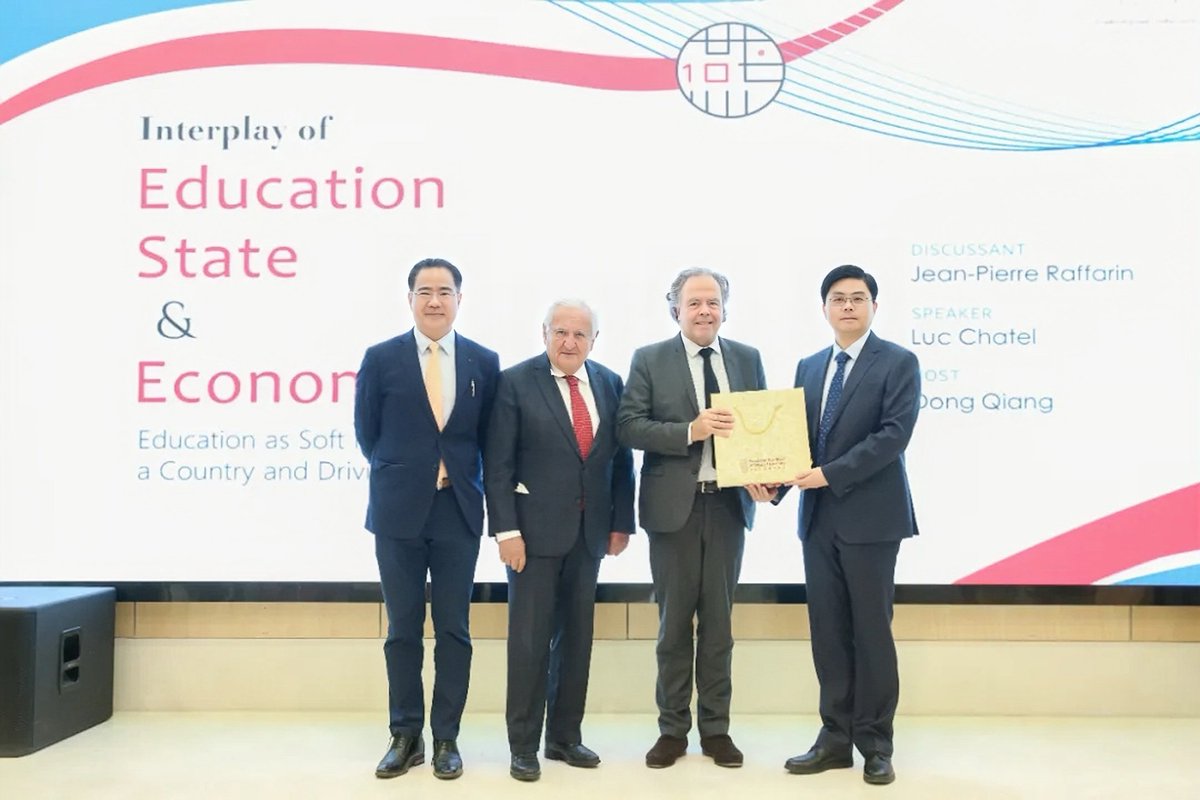 This year marks the 10th anniversary of #PKU Yenching Academy! 🎉 As the first celebration, Former French Minister of National Education Luc Chatel came to #PekingUniversity to share the essential role of education under the title of 'Interplay of Education State & Economy:…