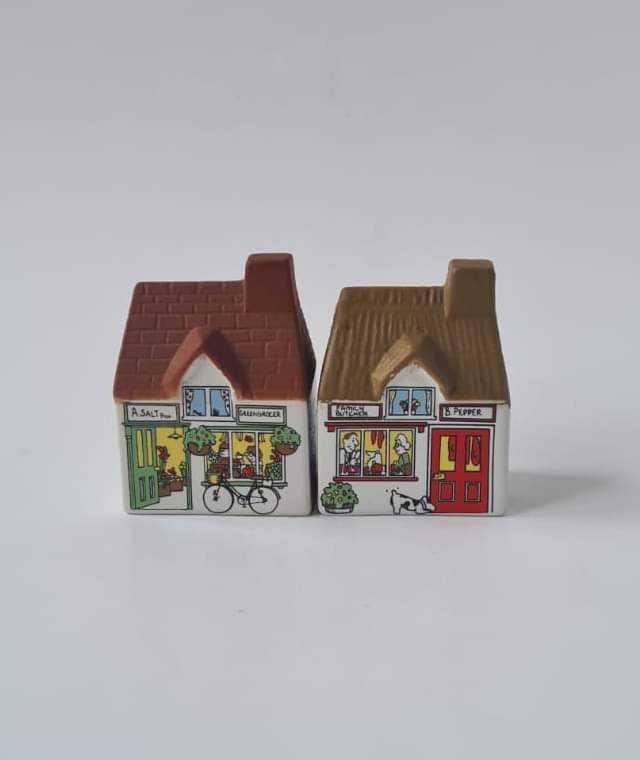 Collectable Curios' item of the day...Vintage Wade ‘Village Stores’ Salt and Pepper Shakers

collectablecurios.co.uk/product/vintag…

#Wade #VillageStores #SaltandPepper #Shakers #Collector #Antiquing #ShopVintage #Home #ShopLocal #SupportLocal #StGeorgesBelfast  #StGeorgesMarketBelfast