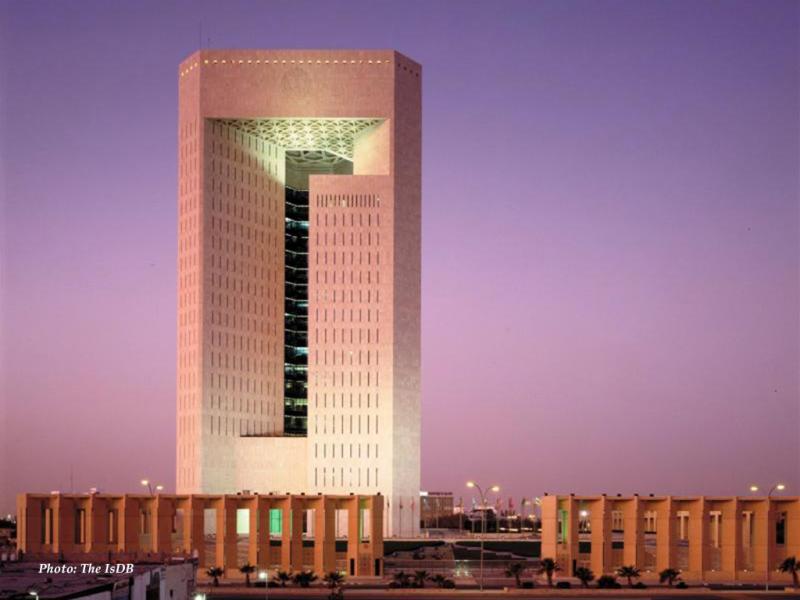 Saudi Islamic finance heavyweights have engaged banks to orchestrate their imminent return to the international Sukuk market, cementing the Kingdom’s lead as one of the most prolific Sukuk issuers. islamicfinancenews.com/daily-cover-st… #REDmoney #IFN #IslamicFinance #Finance #Sukuk
