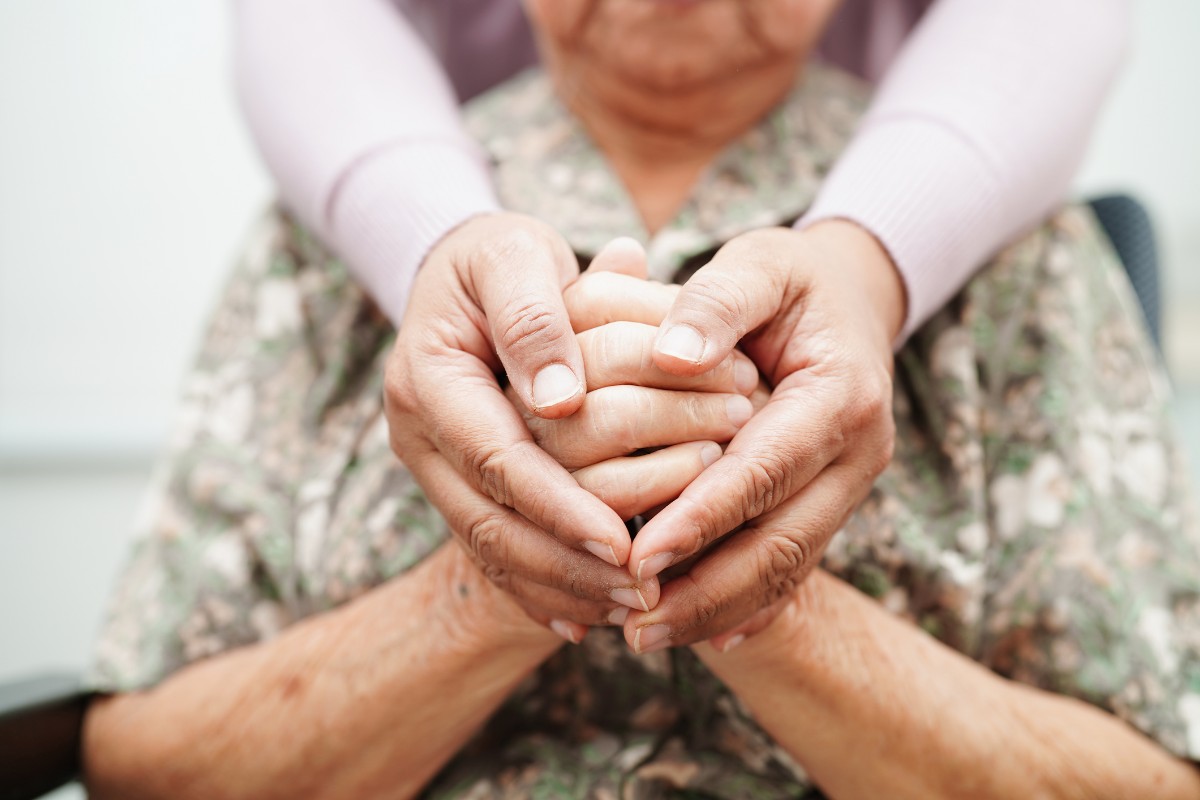 New study by #DukeNUS and @NTUsg found that #volunteering among older adults leads to feeling more supported and improved #qualityoflife. Read more here: duke-nus.edu.sg/allnews/older-… 📸: istock #DukeNUSResearch