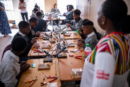 Exciting day at LEAP Science & Math Schools in Gugulethu as TotalEnergies conducted an Access to Energy workshop.☀️ Learners had the opportunity to learn how to build solar charge kits for their mobile devices. Empowering the next generation with renewable energy solutions! ✅