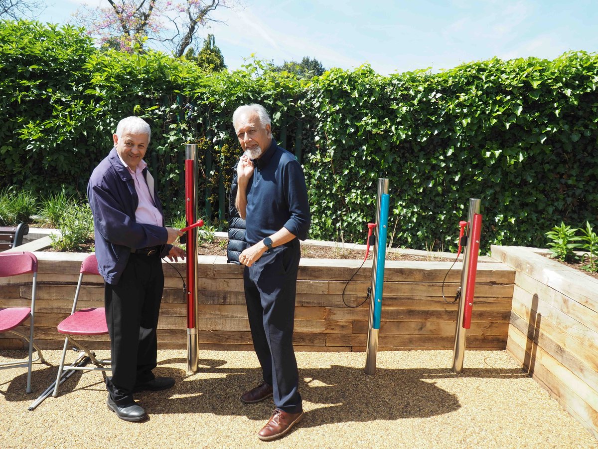 A new sensory garden has been opened in Finchley’s Victoria Park near the café & bowls club.   The sensory garden has over 200 plants that embrace the 5 senses.    It includes 2 benches so you can enjoy the peaceful location. The sensory garden can be used throughout the year.