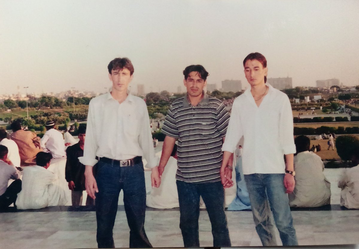 یاد ماضی کراچی 2006 کی ایک یادگار تصویر دوستوں کے ساتھ 🧡
