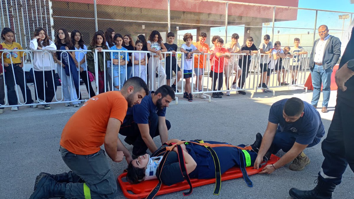 lycee_ni's tweet photo. Dans le cadre du #parcourscitoyen, les élèves de 6è ont bénéficié d’une intervention de la #DéfenseCivile qui leur a prodigué des enseignements sur les gestes de premiers secours, les procédures à suivre en cas d’incendie ainsi que les mesures à prendre face au danger. https://t.co/Te6XE7HcNm