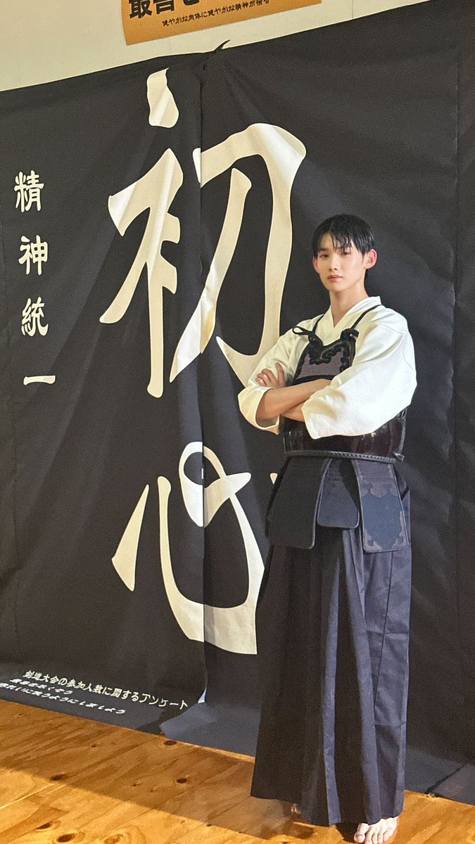 these pictures give me flashbacks of when i was into japanese stageplays like tell me the actor akira takano doesn’t have a picture where he stands exactly like this