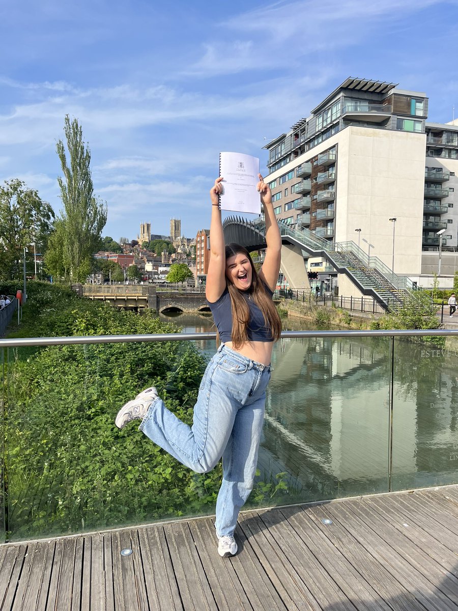 Yesterday I finally submitted my dissertation. I am so unbelievably proud of myself, in a time when I didn’t think it was possible, it was!! This dissertation would not have been possible without my diss supervisor @donna_windard so thank you so much Donna for all the support!!!!
