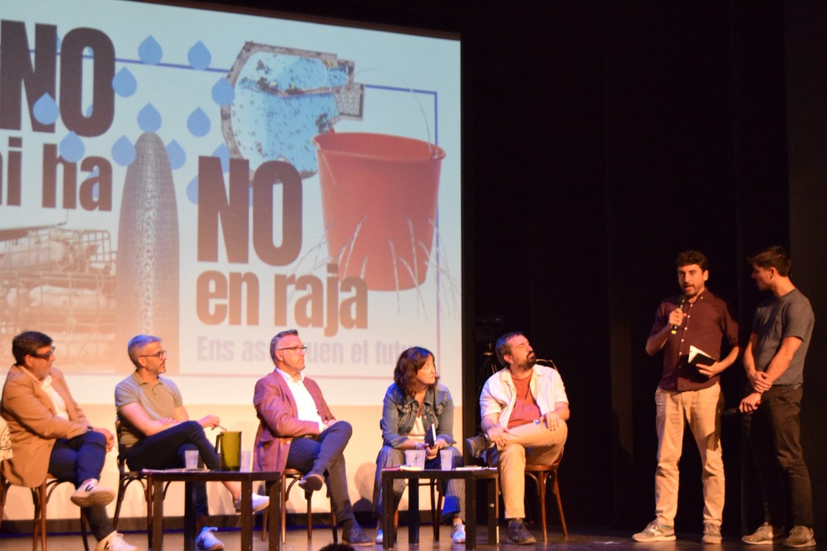 💧Gran debat anit sobre aigua, sequera i canvi climàtic. Conduït per @anna_ramon_ i amb la participació de @Mijoler, @eugenivillalbi, @jordi_riba_, @feliu_anna i @danicornella. 📺 Si te'l vas perdre: youtube.com/live/MgpPFogI9… #NoEnRaja #LoRiuÉsVida #AiguaADebat