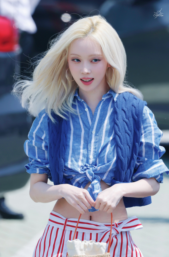 AboutMusicYT's tweet photo. aespa's Winter is a beauty in new photos for Polo Ralph Lauren. https://t.co/5ACFev7VxZ