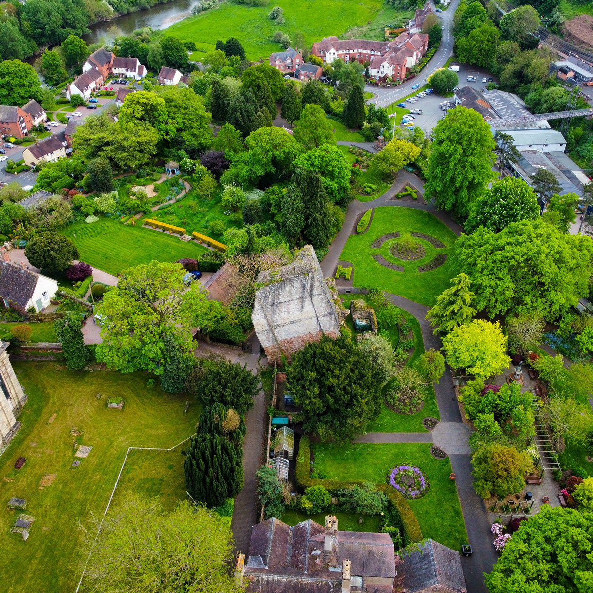 Tilted towers and tilted tales, Bridgnorth’s leaning castle ruins.. #drones #drone #dji #bridgnorth #Shropshire #photographylovers #photooftheday #castle #castleruins #historical