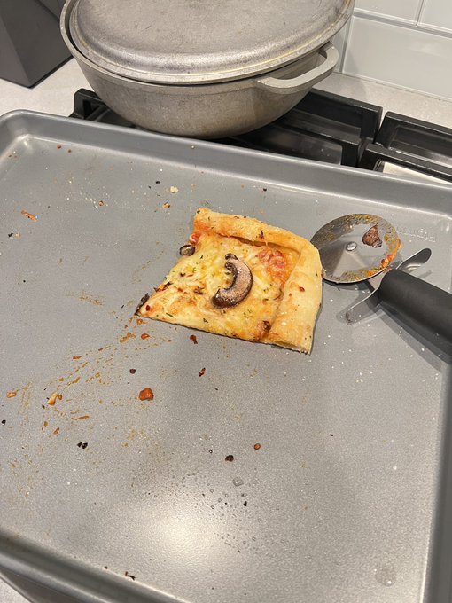 Pizza night 😈😈 https://t.co/8QWrxeqDbE