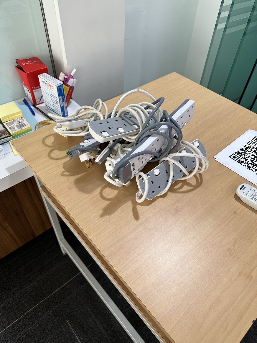 eslweb's tweet image. Our events team, definitely know whose at this conference! #AIMS #CSAIDAY Well provisioned for power! #CompSci #SEACSTA