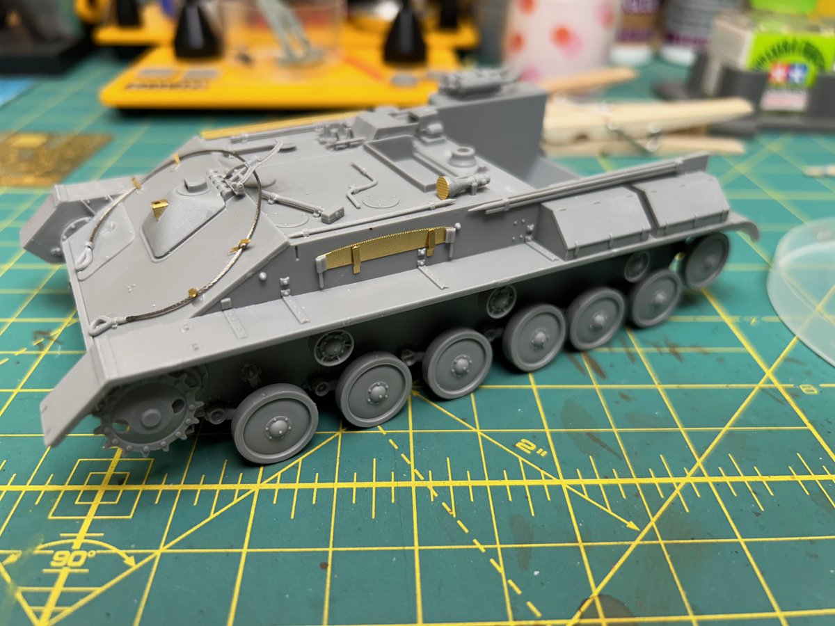 No green yet but the MiniArt SU-76 is coming together.

#JFFGREEN #JFFScaleModels