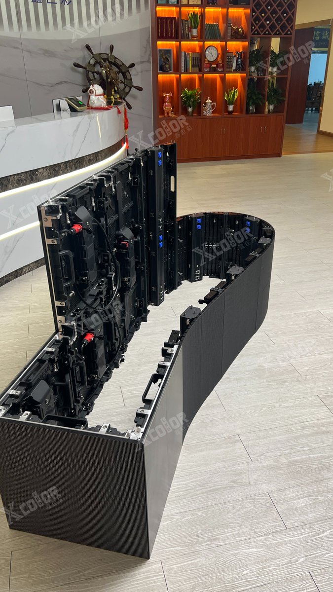 joexcolor's tweet photo. 🍔🍔Flexible & soft & bendable SCREEN
🔥high refresh rate: 7680hz
🔥Innovative new products
whatsApp +86 18938846782
#LEDDisplay #LEDScreen #ScreenManufacturer #StageDesign #flexiblescreen #flexibleledscreen #softmodule https://t.co/c5wTvHfQ9U