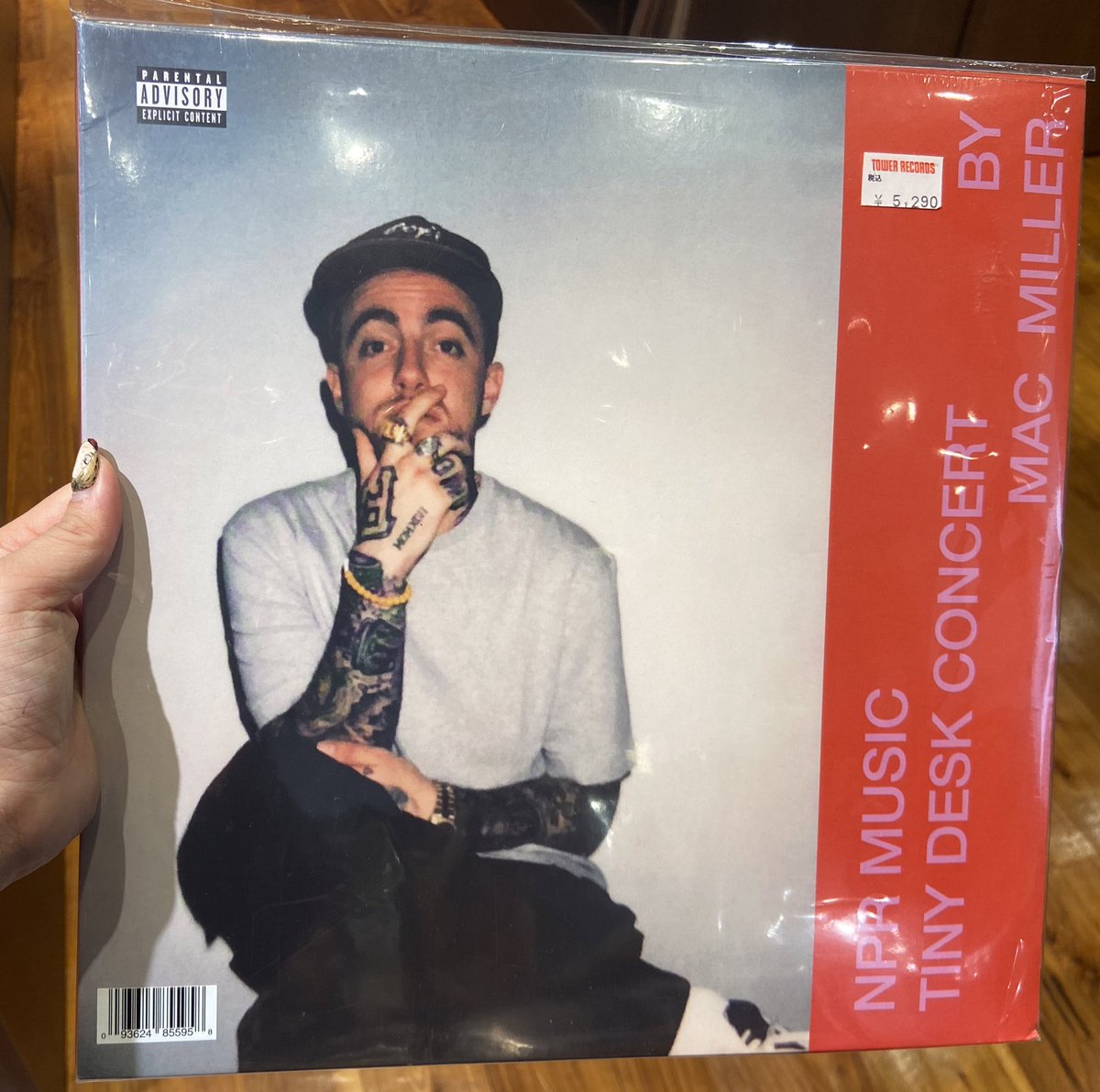 【#MacMiller】

2018年突然この世を去ったマックミラー が『SWIMMING』をリリースした3日後に収録されたNPR Tiny Desk Concertの音源。

ライブにはThundercatしており、現在は1億回以上の再生回数を誇る伝説的ライブ。全てのヒップホップファンに捧げる1枚です。