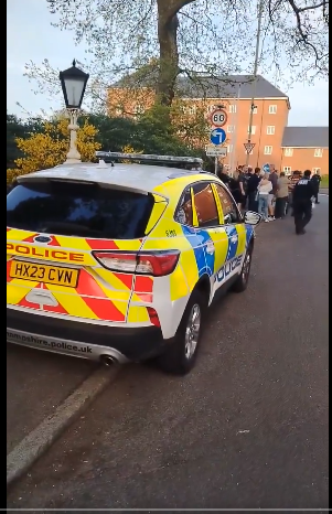 One of my followers attended a demonstration in Aldershot where asylum seekers have been given free apartments. It was peaceful demo but the @HantsPolice decided to arrest a man with a Union Flag on trumped up charges. 'Hi David, I attended a small peaceful demo at the Potters…