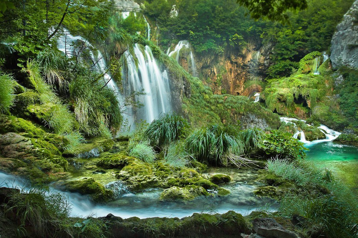 The legend says: if it wasn’t for the Black Queen, there would be no Black or White River, and if it wasn’t for these rivers, there would be no #PlitviceLakes is.gd/WwlSgq
#NationalPark #croatiafulloflife #plitvicefullexperience #plitvicevalleys #UNESCO