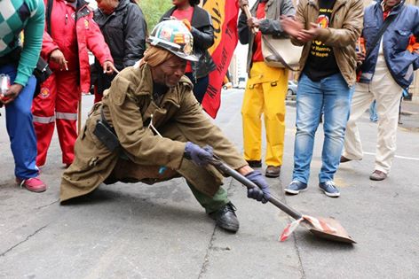 _cosatu's tweet photo. #NUM plan for the mother of all protest march against Sibanye-Stillwater’ decision to retrench more than 4 000 workers @eNCA @moeraneb14 #NoToRetrenchment https://t.co/CXQzgXsWKM