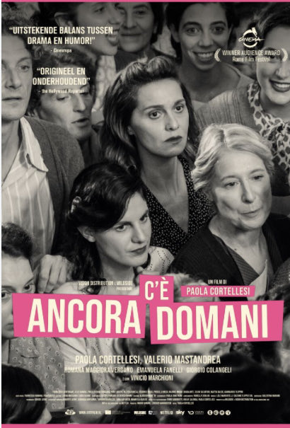 Voor wie de film nog niet gezien heeft: ga vooral “C’è ancora domani” zien, een geweldige speelfilm over Italië anno 1946, toen vrouwen nog geen stemrecht hadden en ook verder weinig in te brengen. Niet zonder actualiteit, nu vrouwen wereldwijd nog steeds klein gehouden worden.