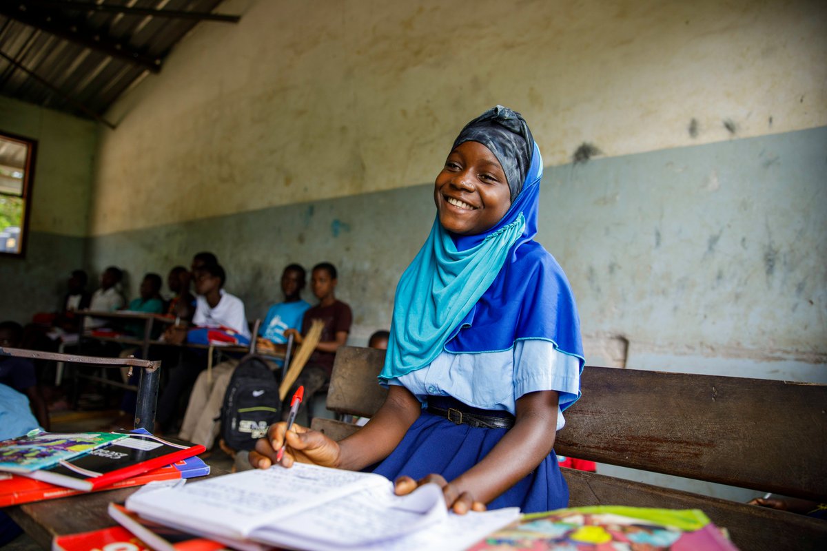 'Antes de a escola ter água, eu ia para casa durante o período da menstruação. Perdia 2 dias de escola todos os meses' - Anatalia (14), na Zambézia. O UNICEF, com apoio do @UNCERF, ajuda as escolas a recuperar o acesso à água após o ciclone Freddy👇 unicef.org/mozambique/his…