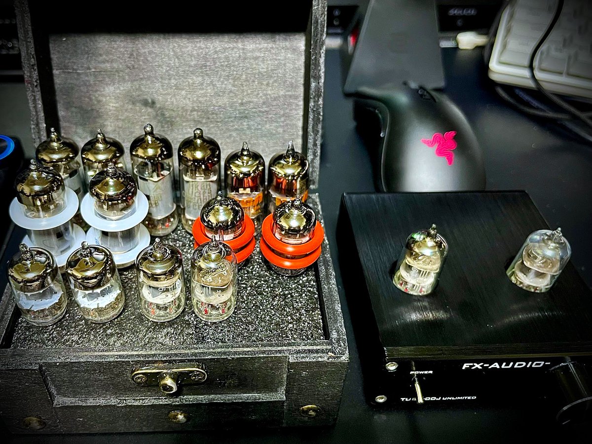 shigezo_Eito's tweet photo. ツイキャスのクッキーが届いたぜ!!
発送待ちのスピーカーが届いたと思ったら…
どうやら不在で戻っていたらしい。
スピーカーとクッキー同時に2つはちょっと嬉しい
中身は👧と山分け、ケースは👧が欲しいらしい
みんな、どうもありがとう!!
後は🖥️の到着待ち、これで整うはず?
#TANNOY
#GOLD5 https://t.co/Bsl3yPXmvk