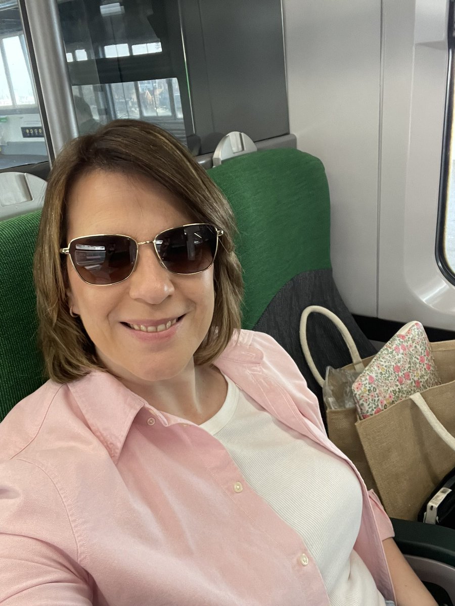 On the train to Bristol 🥳
@CrimeFest  - I’m coming for you!