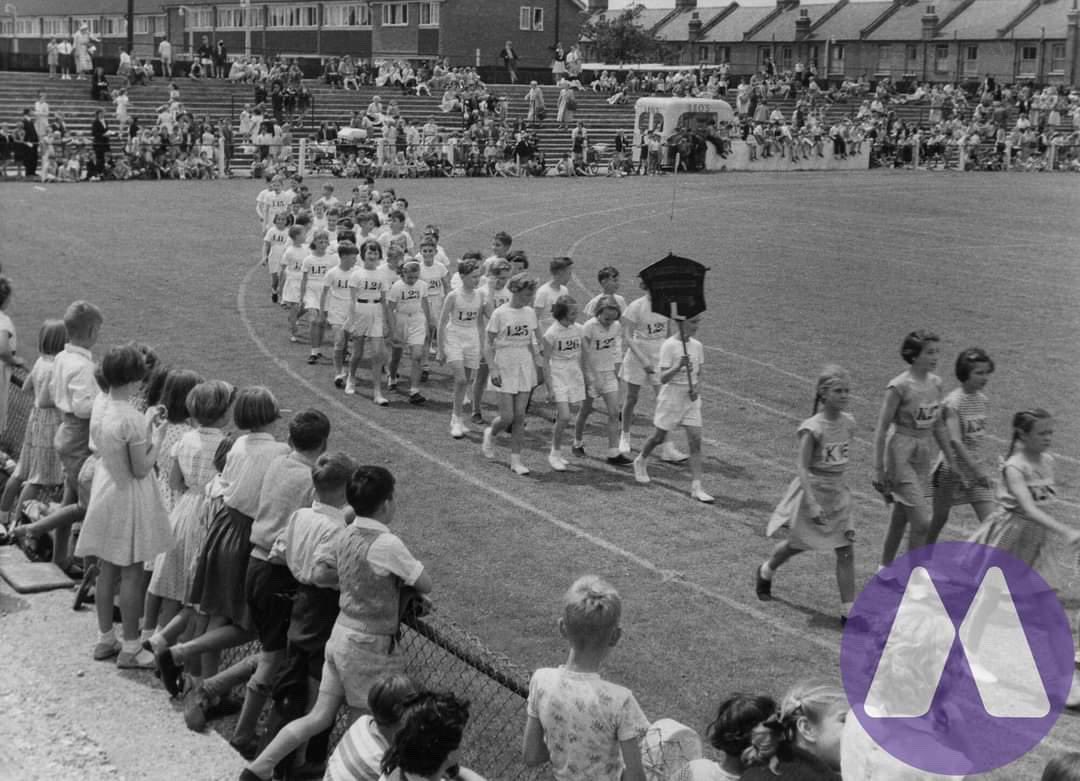 1958: Mitcham schools sports day at the old Tooting and Mitcham United ground 🖤🤍