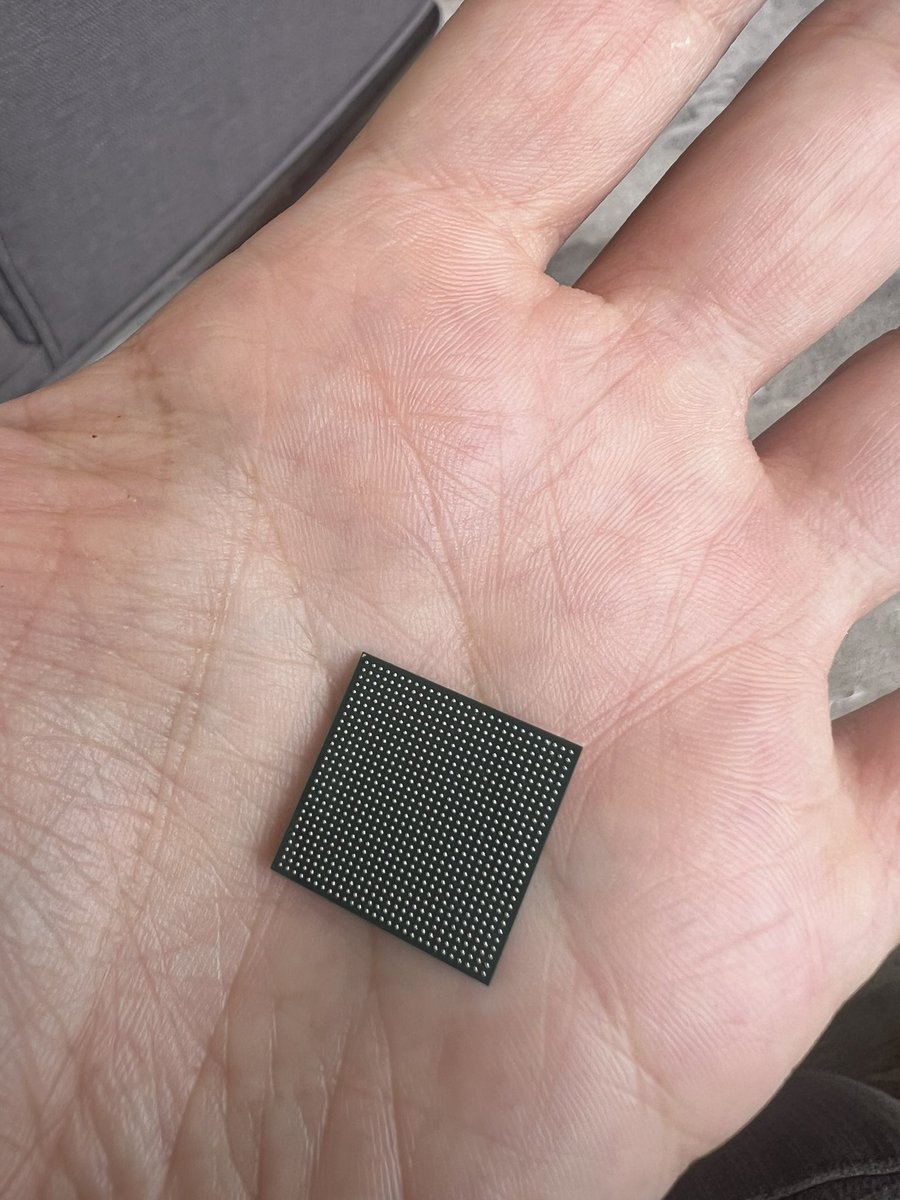 LilicJohn's tweet image. Inspired by @drakefjustin, I found the chip and board! The future of #Ethereum will again include ASICS but we should be mindful to ensure clean sources of power. On behalf of $TLOS @HelloTelos, thank you to @Accseal & @Scroll_ZKP for the lovely afternoon.
