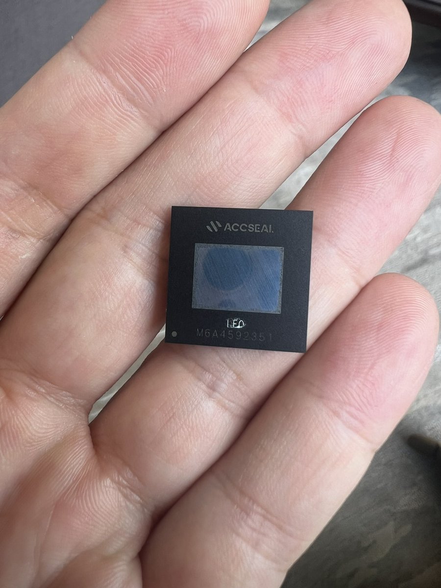 LilicJohn's tweet image. Inspired by @drakefjustin, I found the chip and board! The future of #Ethereum will again include ASICS but we should be mindful to ensure clean sources of power. On behalf of $TLOS @HelloTelos, thank you to @Accseal & @Scroll_ZKP for the lovely afternoon.