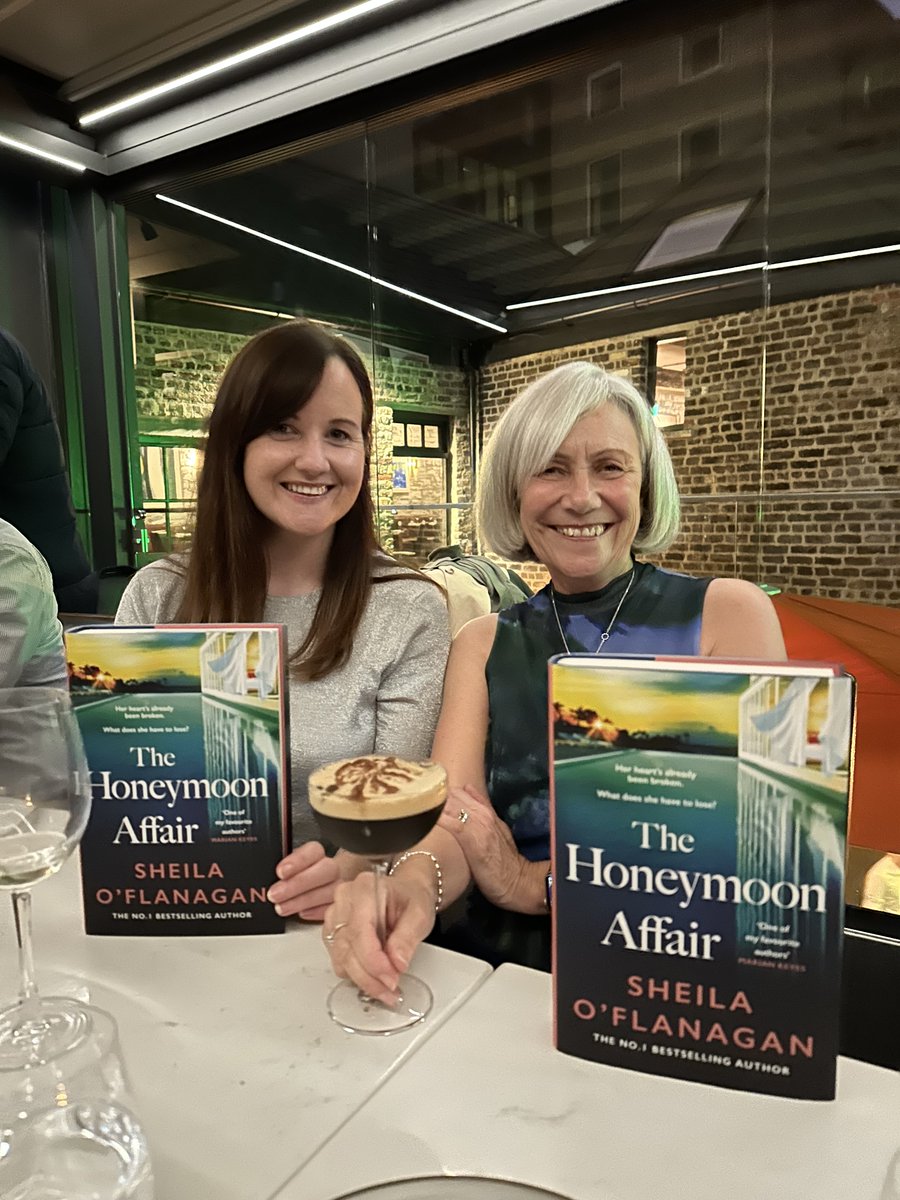 Wishing a super happy publication day to @sheilaoflanagan - & what a joy it was celebrating THE HONEYMOON AFFAIR in Dublin with Sheila, her publishing teams from @HachetteIre, @headlinepg & a great bunch of Irish booksellers! Fun night! 📗🌞🍸🌟🌄🍾🎉🤩📘