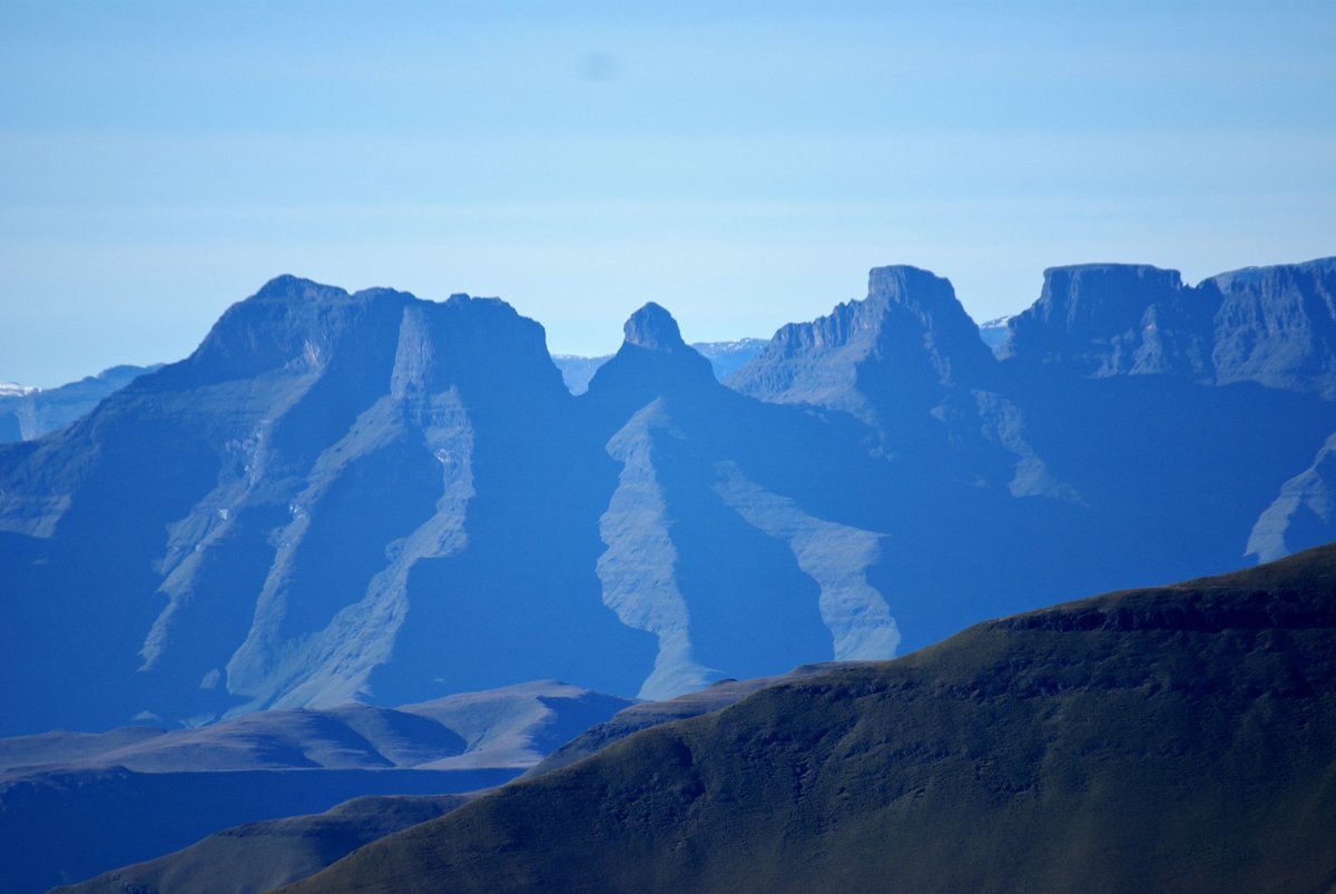 Thanks Drakensberg is a mountain range that plays a huge in the climate of South Africa.