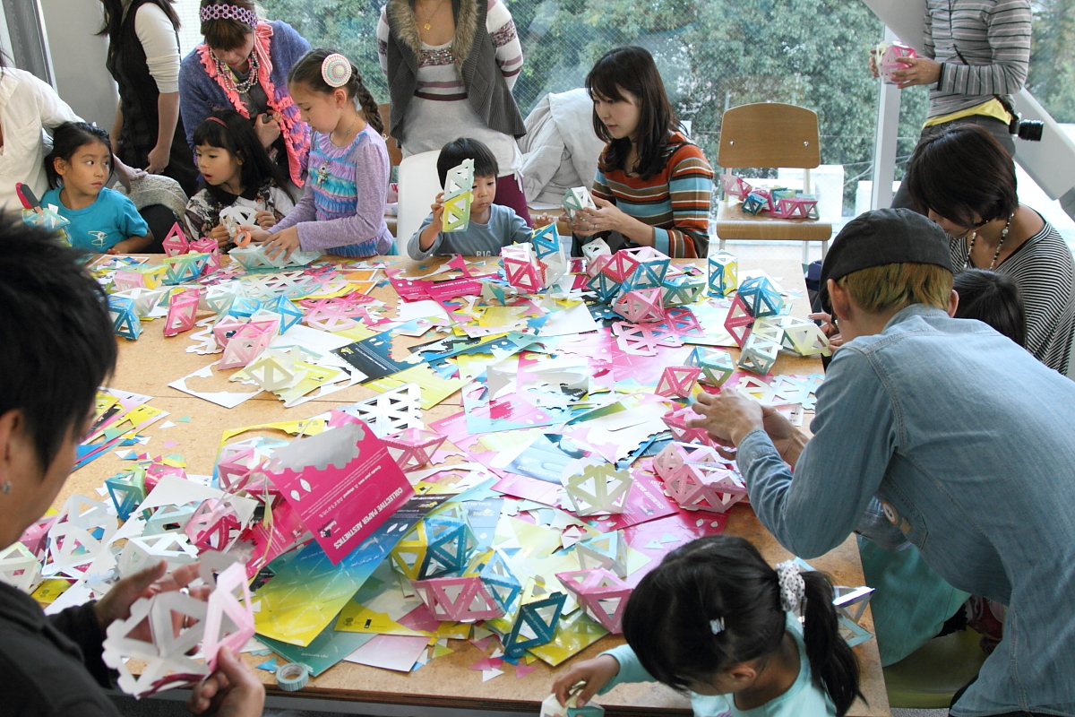 NoaHaim's tweet photo. 📸 Throwback to an amazing #TBT moment at @shibaurahouse Tokyo with @tonton_art and the generous support of the @NLinJapan !

#powerofplay #STEAMeducation #artandculture #MuseumLearning #MuseumPrograms #GalleryEducation #HandsOnLearning #ExperientialLearning https://t.co/7KSe69WaCO