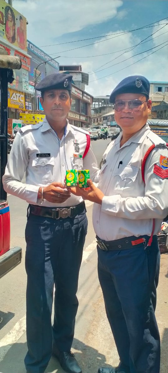 Traffic_ANP's tweet photo. "Today, we distributed refreshing juice to our Traffic Police team working tirelessly in the scorching heat. Your safety is their priority and we appreciate their dedication. Stay hydrated, stay safe! 💪☀️ #TrafficPolice #Roadsafety https://t.co/JHTA6Fvuj9