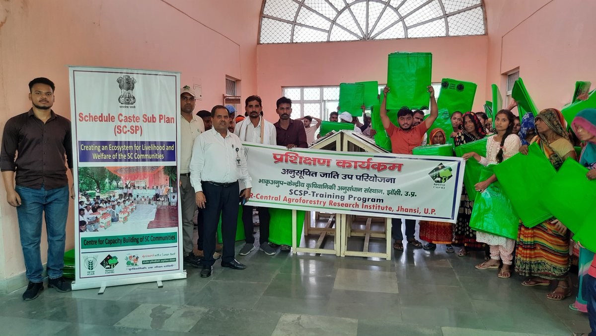 ICAR-CAFRI, Jhansi, on the occasion of Agroforestry Day on 8th May, distributed the vermicompost bags to various farmers under SC-SP scheme of the Govt. of India.#icar #icarcafri #agroforestry @icarindia  @arun703