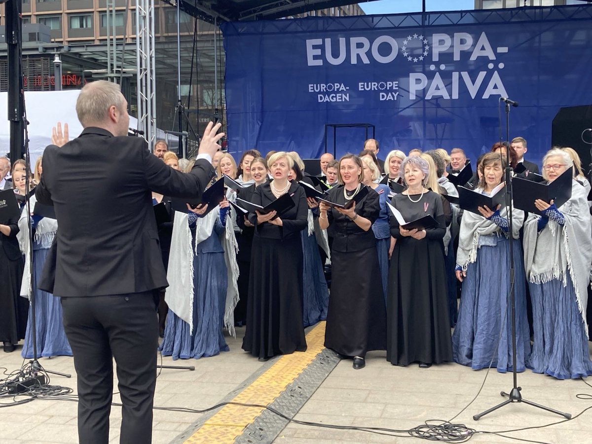 Happy 🇪🇺#EuropeDay! It’s been a a great week of celebrations in Helsinki including to mark 20years since the Big Bang expansion and the Day of Welcomes in Dublin. @IrishEmbFinland