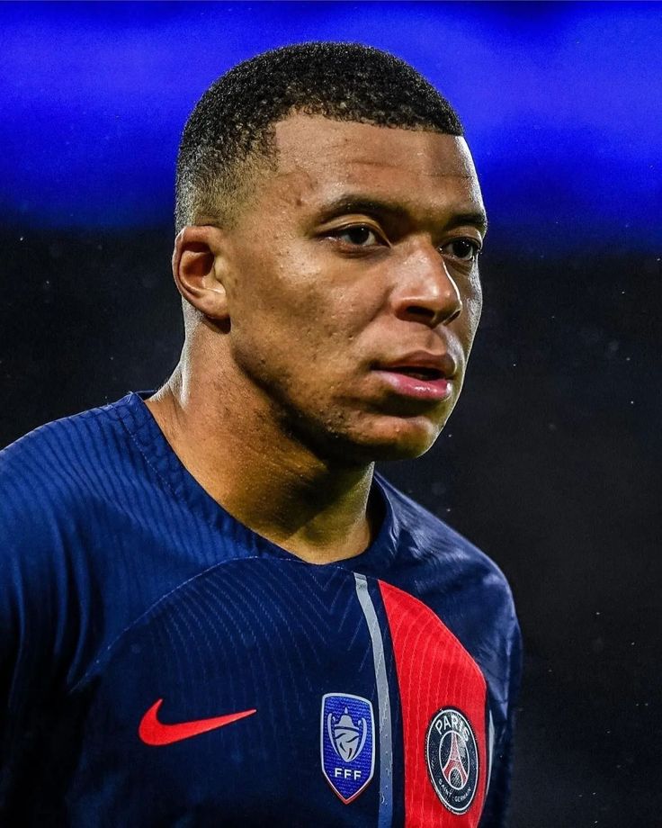 🚨Mbappé's farewell to the Parc des Princes on Sunday not yet decided. In February, Al-Khelaïfi had internally requested to prepare a tribute ,but he still hasn't formalized his departure since then. Conversations are planned in the coming hours to come out with a plan.…