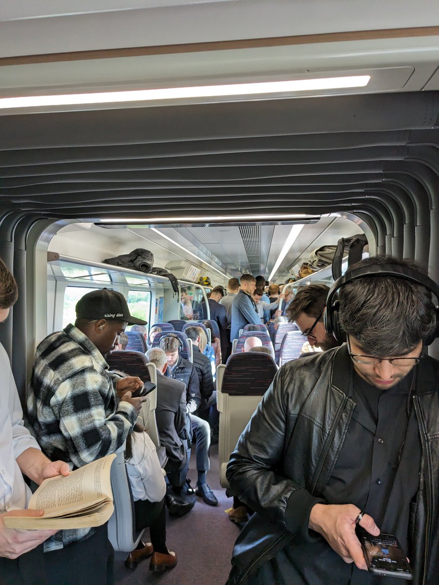 @greateranglia @RailDeliveryGrp @networkrail @nationalrailenq @railandroad @transportgovuk 
London needs a longer train and more seats on Greater Anglia route, who can sort 10 coaches 7.20 CBG- 8.50 LST?
#Cambridge #BishopsStortford #Harlow #Broxbourne #Cheshunt #TottenhamHale