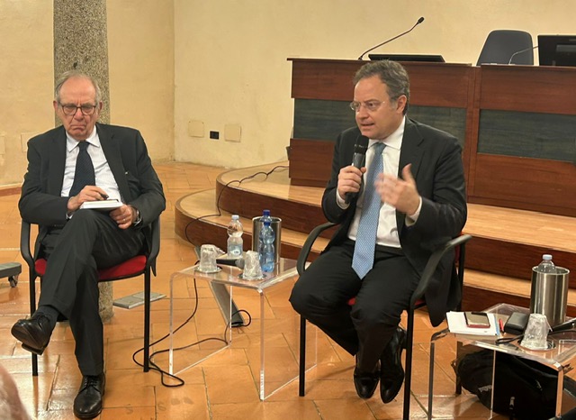 Verso nuove forme di #cooperazione internazionale?
Grazie #PierCarloPadoan @UniCredit_IT e #MarcoLossani @Unicatt per aver partecipato ieri a presentazione de #IlGrandeScollamento #Bocconi Univ Press @egea in #Cattolica #Milano #globalizzazione 
LINK libro amzn.eu/d/3NnyfzD