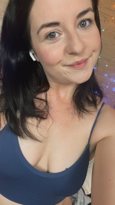 Einen sch&ouml;nen Vatertag an alle V&auml;ter! ❤️ Ich bin &uuml;brigens gerade live! 😉 https://t.co/YpifKcVAFL https://t<a href="/tag/n%C3%BCrburgring"class="tags"><span>#n&uuml;rburgring</span></a><a href="/tag/24hnbr"class="tags"><span>#24hnbr</span></a><a href="/tag/nordschleife"class="tags"><span>#nordschleife</span></a><a href="/tag/24hnbr2024"class="tags"><span>#24hnbr2024</span></a>