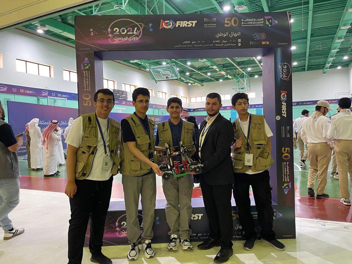 #فخر_المتقدمة_للتعلم_الذكي🎖️
#إنجاز 
تهنئ الإدارة العامة للمدارس فريق طلابها Saudi STEM لتحقيقهم المركز الثالث على مستوى المملكة العربية السعودية في مسابقة الروبوت العالمية تحدي فيرست التقني #FTC 
كما تتقدم بالشكر لمدرب الفريق المهندس حمزة الشريف 
وتتمنى لهم دوام النجاح والتميز🏆
