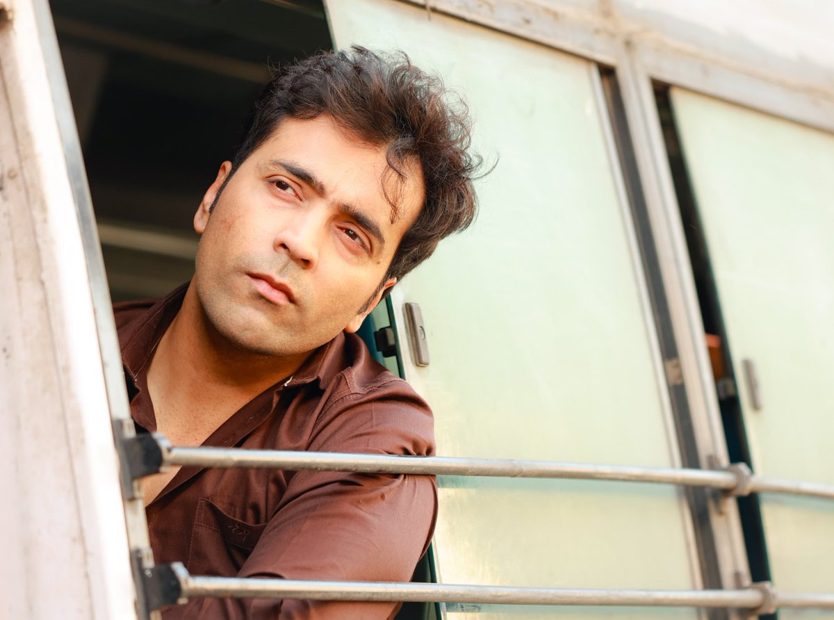 Abir Chatterjee (@itsmeabir) on Twitter photo We made a film about love... Filled with āĻŦāĻžāĻāĻžāϞāĻŋāϝāĻŧāĻžāύāĻž... Sentiments and emotions that every Bengali's heart can connect with.
It's heartwarming to see the love we are getting in return, from our audiences who are braving the sweltering weather, be it with friends or family, to We made a film about love... Filled with āĻŦāĻžāĻāĻžāϞāĻŋāϝāĻŧāĻžāύāĻž... Sentiments and emotions that every Bengali's heart can connect with.
It's heartwarming to see the love we are getting in return, from our audiences who are braving the sweltering weather, be it with friends or family, to