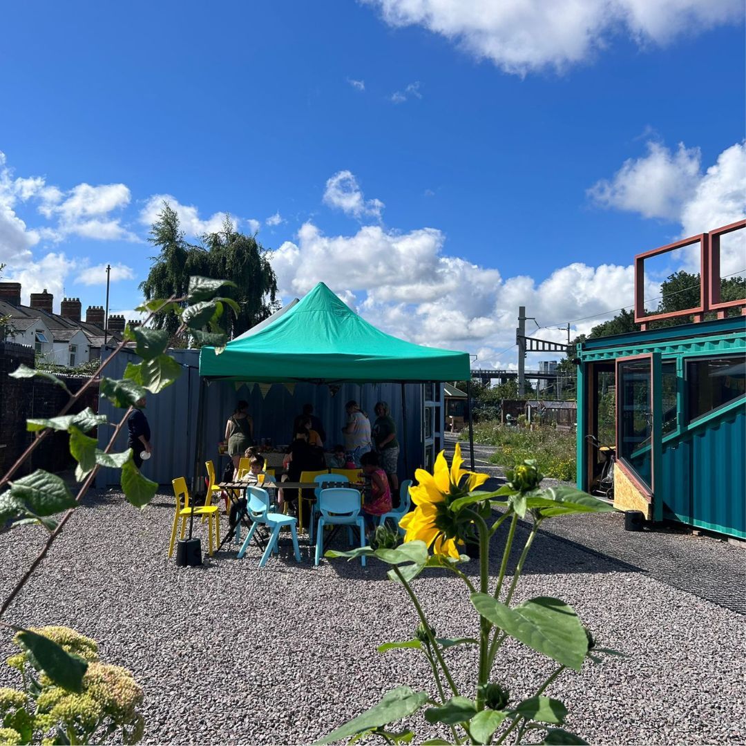 Do you have an hour or two to spare on Fridays? We're always looking for a bit of extra help at #RailwayGardens! Pop in between 10:30am to 12:30pm. Everyone is welcome! ✨ Register here buff.ly/3U2gHM7? or email julia@greensquirrel.co.uk #volunteering #cardiff